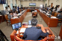 여야, 환노위서 '노란봉투법' 처리 두고 공방…"충분히 논의", "일방 추진"