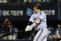 LG, '10연패' 롯데 꺾고 70승 선착…두산, 난타전 끝에 한화 꺾고 6연승(종합)