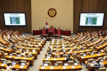 노란봉투법 본회의 상정…野 "민노총 청구서" 與 "원청 노동자 권리 보장"