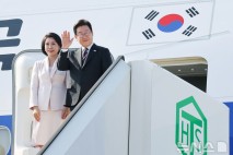 이 대통령, 1박2일 방일 마치고 미국으로 출발…25일 트럼프와 첫 정상회담