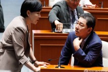 대화 나누는 김병기-전현희