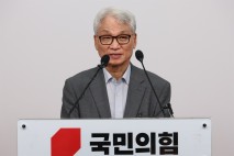 국힘 윤리위, 전한길 솜방망이 징계... 