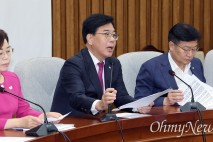 이 대통령 지지율 하락에 고무된 국힘, 연일 조국 때리기