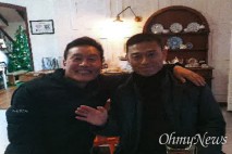 [단독] 임성근 안 만났다던 '멋쟁해병' 멤버... 특검이 어깨동무 사진 확보