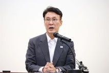 [이충재 칼럼] 김민석 총리의 뒤늦은 출격
