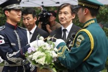 "아니 왜 저래"…'광포 행보' 조국에 여당도 불편한 심경