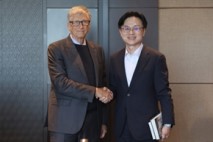김정관, 빌 게이츠와 면담…"에너지 협력 방안 논의"