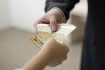 "먹고 죽을 돈도 없다고요? 당일 100만원 빌려드림"…年1000억씩 '이 곳' 대출 급증중