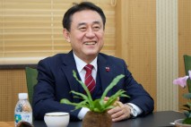 폭염 점검 나선 이충우 시장 무릎인대 파열… 여주시, ‘회복 탄력성’ 10대 우수 지자체