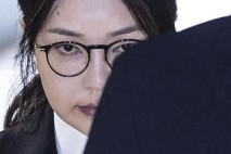 與 “尹정권 ‘만사처통’ 정권?‥ 김건희가 진짜 대통령이었나”