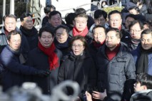 체포 시도에 45명 뛰쳐나왔던 국힘, 尹-김건희 구속되자 침묵…이유는?