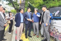 권창준 고용부 차관, 울과대 청소노동자 천막농성장 방문 