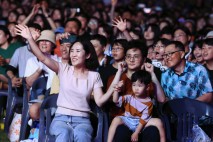 화성특례시 한여름 밤 울려 퍼진 음악과 추억... ‘시간여행 콘서트’ 성료