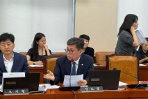 안도걸 의원, 한국은행 총재에'원화 스테이블코인' 발행 관련 핵심쟁점 조목조목 질의