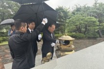 이개호, 김대중 전 대통령 서거 16주기 앞두고 묘역 참배