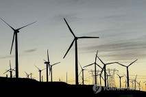 '기후변화는 없다'는 트럼프…멈춰 서는 미국 청정에너지 산업