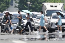 부산·울산·경남 무더위 이어져…경남 내륙엔 소나기