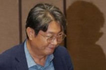 이춘석 의원 3차소환…女보좌관도 조사