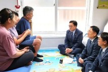 우원식 국회의장, 이주노동자 오기나씨 방문...제도 개선 강조