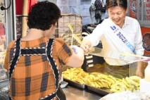 조용익 부천시장, 추석 앞두고 전통시장 민생 현장 찾아