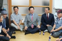 김영록 지사, 경로당 찾아 어르신 안부 살펴…어르신 체감 복지 강화