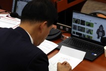 유영하 “보통은 작게 그리는데 이번 고릴라는 좀 컸을 뿐”