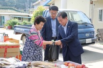 의성군의회, 추석 앞두고 전통시장·아동센터 찾아 민생 챙겨