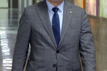 與 이정문, 1·2심 무죄시 檢 상고 제한 '형사소송법 개정안' 발의