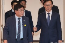 국가기간 전력망 확충위원회 참석하는 김성환- 전재수