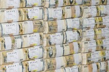 4년 반 동안 폐기된 화폐 쌓으면 에베레스트산 77배
