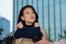 수갑 들어올린 이진숙… 