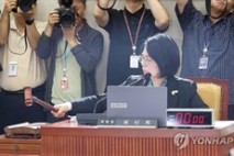 [단독] "국감 기간 청첩장에 계좌번호”…시민단체, 최민희 의원 고발