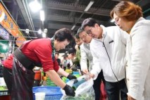 박형준 시장, 부산새벽시장 찾아 상인들과 소통… 