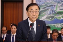 김윤덕 국토장관 &quot;일부 지역 풍선효과 우려... 규제지역 조정 검토&quot;