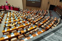 국민의힘, 김윤덕 국토장관 불참에 전원 퇴장...여야 고성 속 본회의 파행