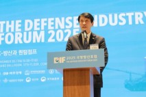 [2025 국방방산포럼] 이학영 &quot;韓방산, 과거 외국에 의존했던 구조 극복해 수출로 전환&quot;