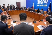 與 &quot;필리버스터 중단 완화, 野 사례 비일비재해 결정&quot;