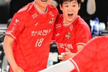 [사진]환호하는 전진선-서재덕