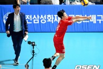 [사진]전진선, '듀스 접전 속 디그'