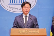 與 “사의 검사장 2명 사표수리 안돼…징계절차 밟아 집단항명 책임 물어야”