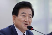 “美 결재 기다리는 관료적 사고”… 정동영, 국제세미나 발언 논란