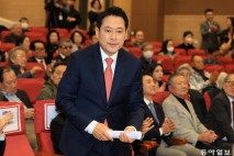 장동혁 “국민 자유 사라지는데 국민이 침묵”…국힘 의원들은 ‘비상계엄 사과’ 요구