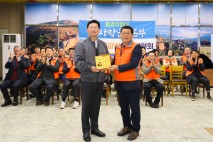 이상일 용인특례시장, 경강선⋅경안천 25년 숙원 주역…시민단체 “결정적 역할” 감사패