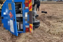 황등서 주유차량 전도…기름 유출 없어