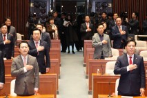 계엄 1년…국힘, 반성문 쓸 일 차고 넘쳤다