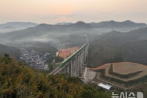 中 윈난성서 열차 안전사고로 11명 사망 2명 부상