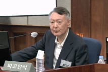 윤석열, 내란 재판 출석…'홍장원 메모' 신빙성 공방