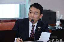 與 김용민, 판·검사 전관예우 근절 위한 변호사법 개정안 발의
