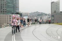 DDP 지붕 위를 걸어봐요…'루프탑 투어' 7~23일까지 운영