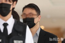 김건희 오빠 부부, 특검 출석…공흥지구·증거인멸 의혹 조사